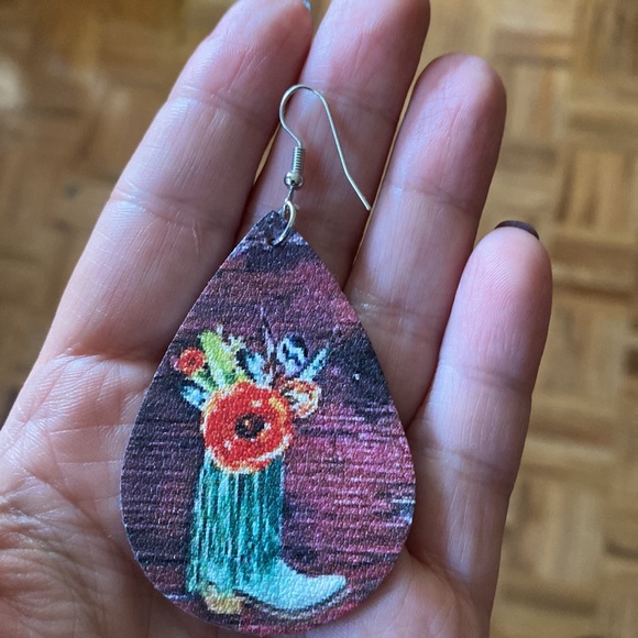 Boho vibes faux leather colorful dangle earrings - Picture 3 of 6